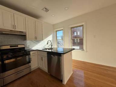 Main picture of 160 Main St