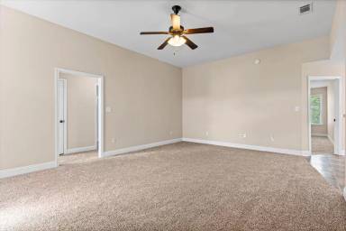 Main picture of 926 Tudor Ln