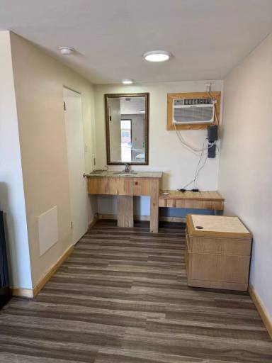 Main picture of 645 E Main St