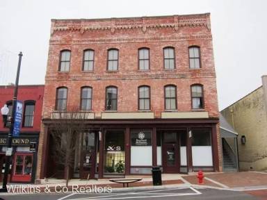 Main picture of 533 Main St