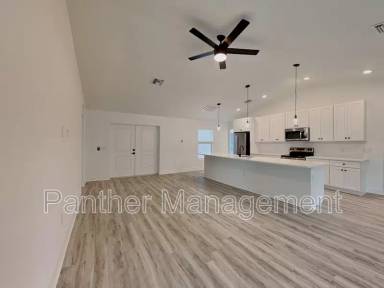 Main picture of 220 NE 31st Ter