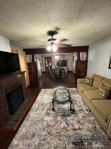 Main picture of 464 Main St