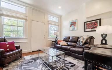 Main picture of 1133 D St NE