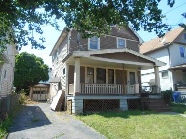 Main picture of 3296 W 90th St
