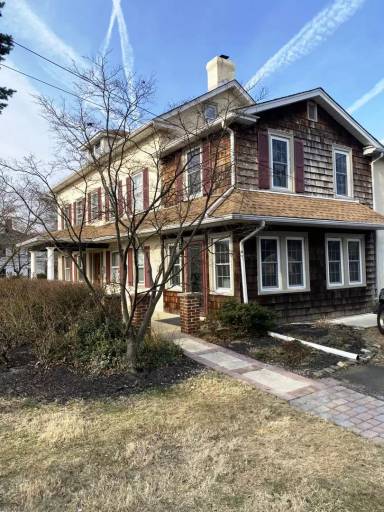 Main picture of 800 Warren St