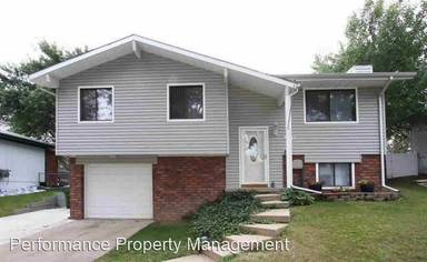 Main picture of 4941 W Saint Paul Ave