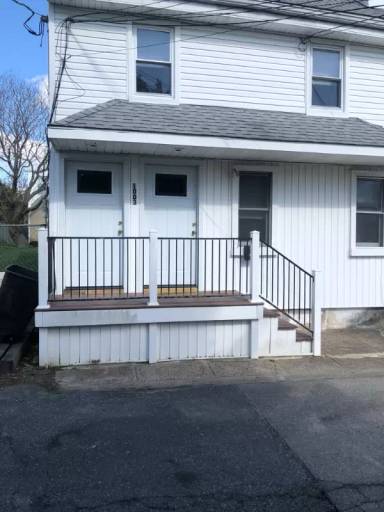 Main picture of 1003 School St