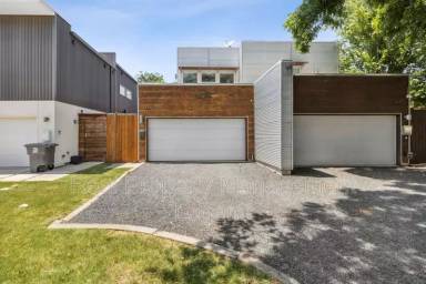 Main picture of 4411 Roseland Ave