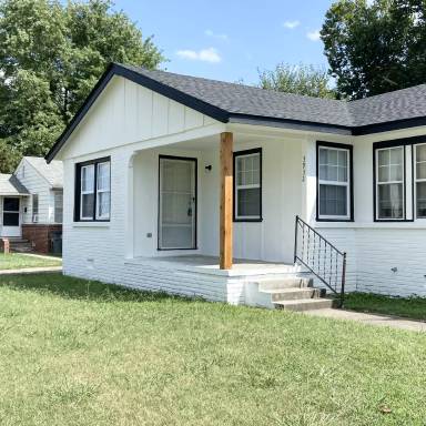 Main picture of 3932 E 1st St