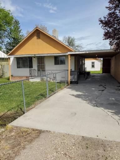 Main picture of 428 W Oregon Ave