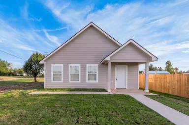 Main picture of 105 Long Dr