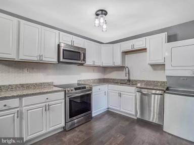 Main picture of 330 Brock Sq
