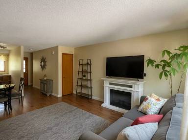 Main picture of 702 Midland Ave