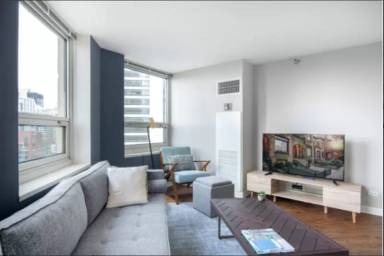 Main picture of 703 N Rush St