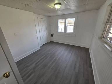 Main picture of 50 E Main St