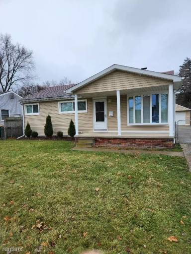 Main picture of 536 S Redwood Ave