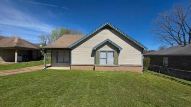 Main picture of 832 Pitney Ln