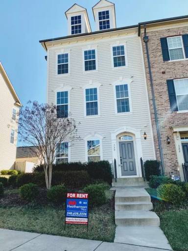 Main picture of 320 Almond Dr