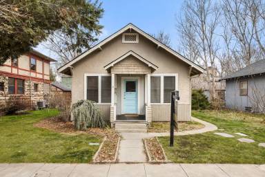 Main picture of 820 W Franklin St
