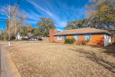 Main picture of 413 Holly Rd