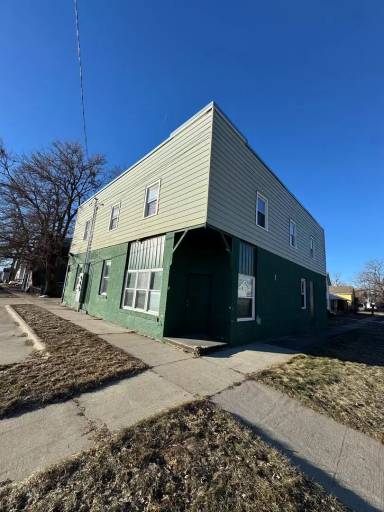 Main picture of 1527 3rd Ave S