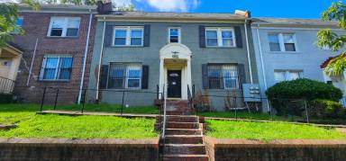 Main picture of 1255 Meigs Pl NE