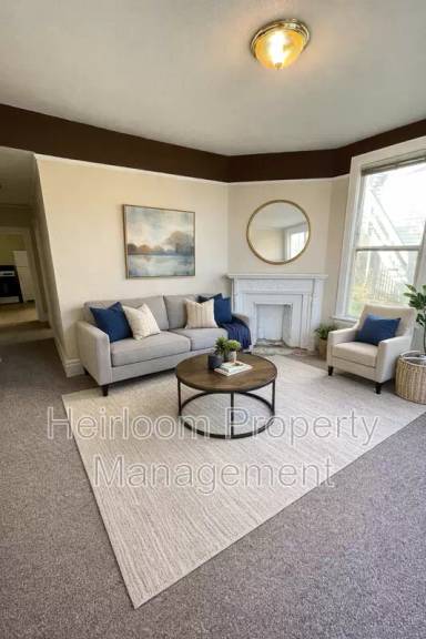 Main picture of 15 N 15th Ave E