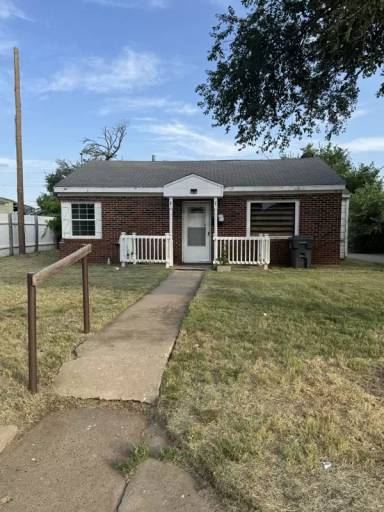 Main picture of 4613 SW 16th Ave