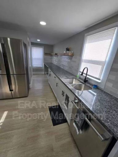 Main picture of 901 Campbell Ave
