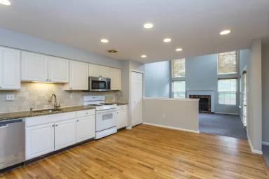 Main picture of 105 Farrington Ct