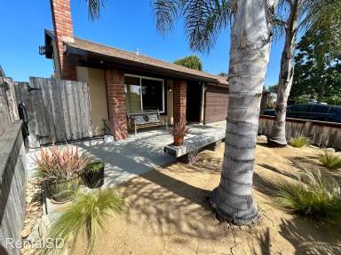 Main picture of 906 Woodlake Dr