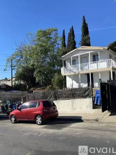 Main picture of 915 Gifford Ave