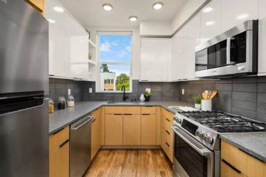Main picture of 7439 Latona Ave NE