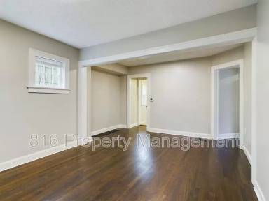 Main picture of 3032 Elmwood Ave