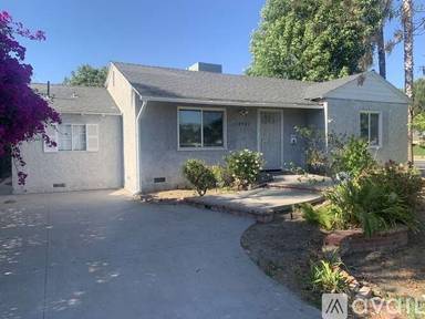 Main picture of 17701 Collins St