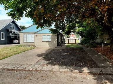 Main picture of 113 E Hilliard Ln