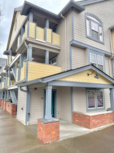 Main picture of 9837 NE Irving St