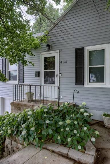 Main picture of 4308 California St