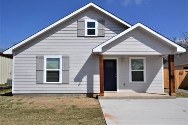 Main picture of 721 W Texas St
