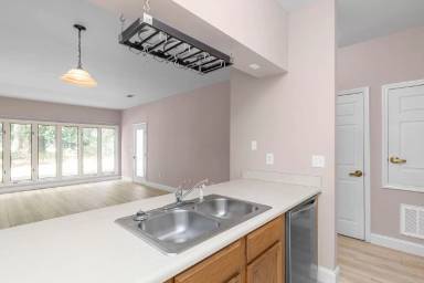 Main picture of 1940 Bluewater Blvd