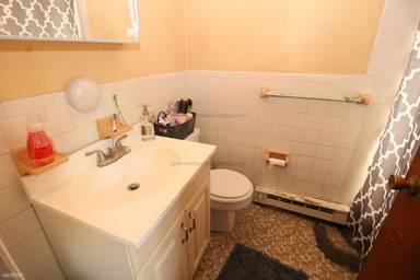 Main picture of 200 Kelton St