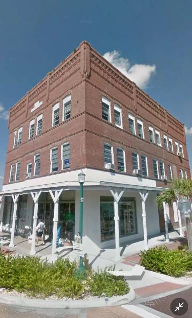 Main picture of 202 W Oak St