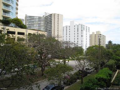 Main picture of 2501 Brickell Ave