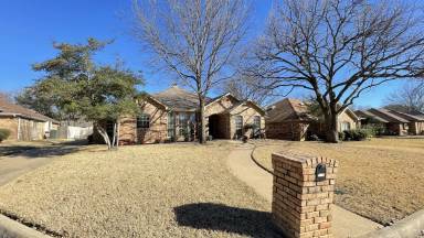 Main picture of 2709 Serenade Ct
