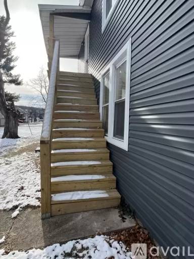 Main picture of 512 E 3rd St