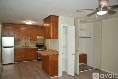 Main picture of 4 Ledyard Ln