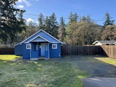 Main picture of 37526 Row River Road