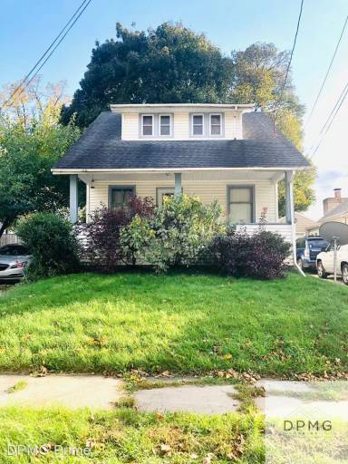 Main picture of 310 Riley St