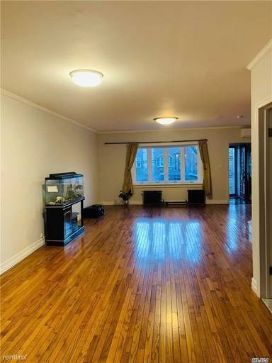 Main picture of 4711 188th St