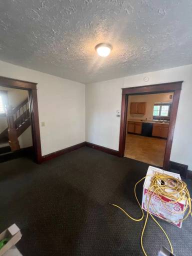 Main picture of 639 E 5th St